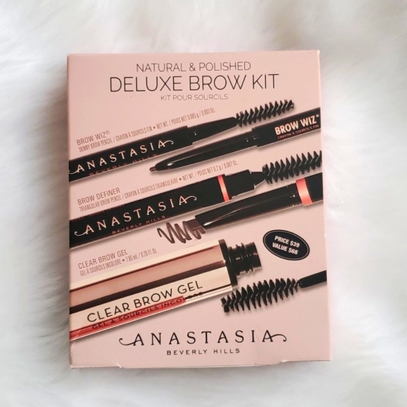 Anastasia Beverly Hills Other - Anastasia BH Deluxe Brow Kit in Soft Brown